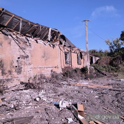 Слатине на Харківщині зазнало авіаудару, пошкоджені будинки Слатине на Харківщині зазнало авіаудару, пошкоджені будинки
