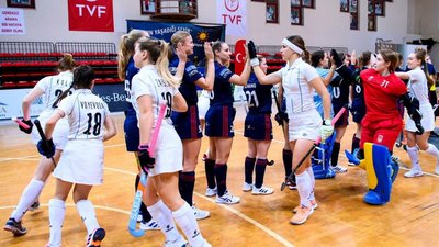 "Сумчанка" виграла "бронзу" Кубка європейських чемпіонок з індорхокею. Це четверта медаль в історії України "Сумчанка" виграла "бронзу" Кубка європейських чемпіонок з індорхокею. Це четверта медаль в історії України