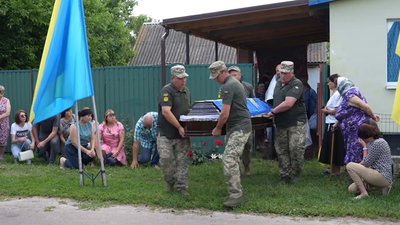 Двох загиблих захисників поховали на Чернігівщині — Сергія Подоляка та Олега Черниша Двох загиблих захисників поховали на Чернігівщині — Сергія Подоляка та Олега Черниша