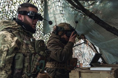 Бійці роти ударних безпілотників "Ахіллес" 92 ОШБр на Бахмутському напрямку, грудень 2023 року Бійці роти ударних безпілотників "Ахіллес" 92 ОШБр на Бахмутському напрямку, грудень 2023 року
