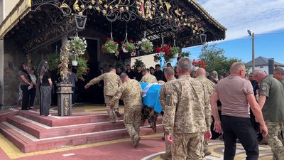 «В них було все разом»: у Козині попрощалися з двоюрідними братами, які загинули на Харківщині «В них було все разом»: у Козині попрощалися з двоюрідними братами, які загинули на Харківщині