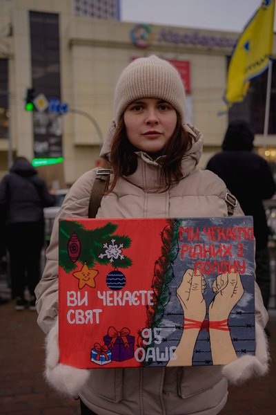 Вікторія Семенюк на акції підтримки полонених та зниклих захисників України Вікторія Семенюк на акції підтримки полонених та зниклих захисників України