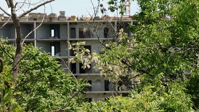 Будівництво біля «М1» в Одесі: міськрада через суд вимагає демонтувати три поверхи, які перекрили вид на море Будівництво біля «М1» в Одесі: міськрада через суд вимагає демонтувати три поверхи, які перекрили вид на море