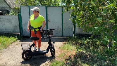 “Їдеш — і в небо тільки голова”. Як соцпрацівниця під російськими дронами доглядає самотніх літніх людей на Донеччині “Їдеш — і в небо тільки голова”. Як соцпрацівниця під російськими дронами доглядає самотніх літніх людей на Донеччині