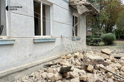 Понад 10 пошкоджених будинків: фото наслідків російської атаки по Одесі 18 жовтня Понад 10 пошкоджених будинків: фото наслідків російської атаки по Одесі 18 жовтня