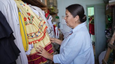 У ліцеї на Вінниччині школярі створюють власні колекції костюмів для свят та театру мод У ліцеї на Вінниччині школярі створюють власні колекції костюмів для свят та театру мод
