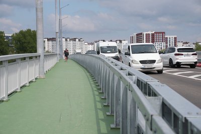 Міст на Пасічну, пішохідна доріжка, Івано-Франківськ, відкриття, перехожі, пішоходи Міст на Пасічну, пішохідна доріжка, Івано-Франківськ, відкриття, перехожі, пішоходи