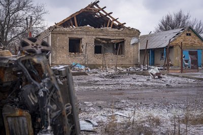 "Постійно б'ють, та люди нікуди не хочуть їхати". Як живуть прифронтові Романки на Дніпропетровщині "Постійно б'ють, та люди нікуди не хочуть їхати". Як живуть прифронтові Романки на Дніпропетровщині