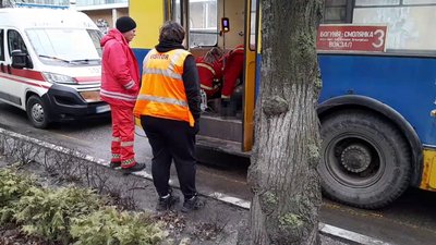 В тролейбусі У Житомирі помер чоловік В тролейбусі У Житомирі помер чоловік