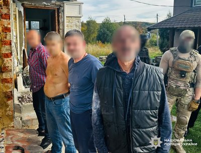 Чоловіки, яким вручили підозри Чоловіки, яким вручили підозри