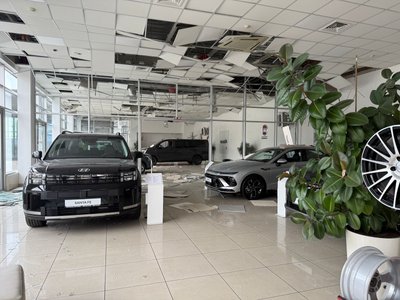 руйнування, автосалон після вибуху руйнування, автосалон після вибуху