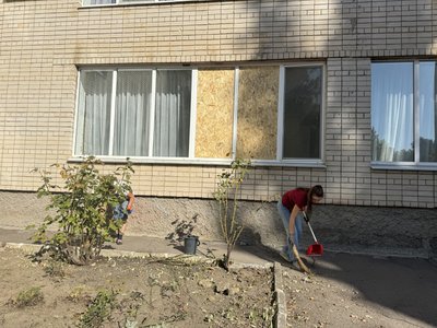 У Дніпровському районі Херсона росіяни атакували дошкільний заклад У Дніпровському районі Херсона росіяни атакували дошкільний заклад