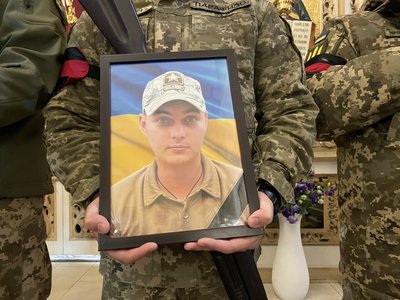 У Полтаві дозволили встановити меморіальні дошки на честь шести захисників України У Полтаві дозволили встановити меморіальні дошки на честь шести захисників України