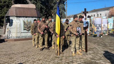 "Був майстром на всі руки": на Рівненщині попрощалися із солдатом Михайлом Климюком "Був майстром на всі руки": на Рівненщині попрощалися із солдатом Михайлом Климюком