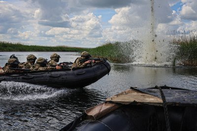 Морпіхи на Херсонському напрямку: як новобранців готують до боїв на воді та островах Морпіхи на Херсонському напрямку: як новобранців готують до боїв на воді та островах