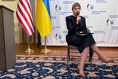 Послиня України в Сполучених Штатах Ольга Стефанішина виступає в посольстві України у Вашингтоні, 24 лютого 2026 року Послиня України в Сполучених Штатах Ольга Стефанішина виступає в посольстві України у Вашингтоні, 24 лютого 2026 року