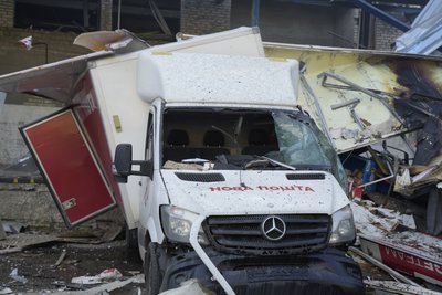Термінал Нова пошта у Харкові після удару авіабомби Термінал Нова пошта у Харкові після удару авіабомби