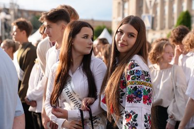 "Марш подяки": фоторепортаж з ходи випускників у Черкасах "Марш подяки": фоторепортаж з ходи випускників у Черкасах