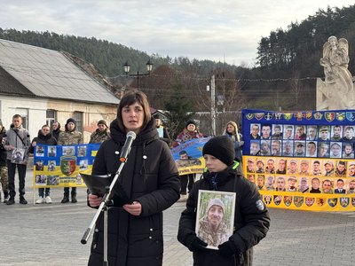 Акція на підтримку військовополонених і зниклих безвісти, акція у Кременці, Віта Андрощук, Тернопільщина, 9 грудня 2025 року Акція на підтримку військовополонених і зниклих безвісти, акція у Кременці, Віта Андрощук, Тернопільщина, 9 грудня 2025 року