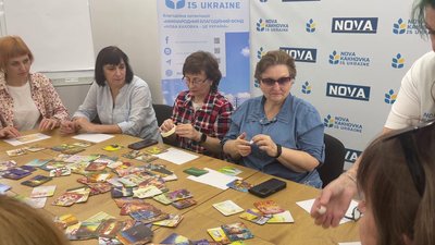 День відкритих дверей у безпечному просторі в Києві. Жінки-ВПО з Херсонщини відвідали сеанс арттерапії День відкритих дверей у безпечному просторі в Києві. Жінки-ВПО з Херсонщини відвідали сеанс арттерапії