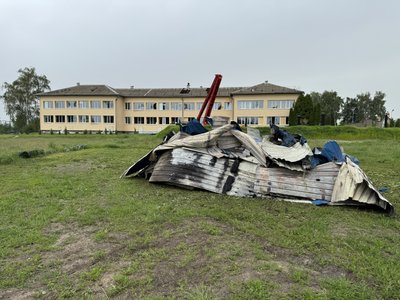 "Ми чули, як він летів над нами". Що відомо про наслідки атаки безпілотників у Верхній Сироватці "Ми чули, як він летів над нами". Що відомо про наслідки атаки безпілотників у Верхній Сироватці
