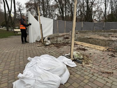 Завершити мають до кінця року: у Полтаві прибирають аварійний фонтан