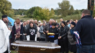 На Чернігівщині попрощалися з бійцями Андрієм Номерчуком, Сергієм Мирним та Олексієм Міщенком На Чернігівщині попрощалися з бійцями Андрієм Номерчуком, Сергієм Мирним та Олексієм Міщенком