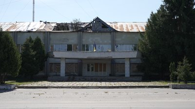 Семенівка на Чернігівщині: через дронів-ждунів заховали автівки та пересіли на велосипеди Семенівка на Чернігівщині: через дронів-ждунів заховали автівки та пересіли на велосипеди
