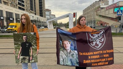 У Вінниці під час хвилини мовчання вшанували полеглого Давида Ковальова на псевдо "Дава" У Вінниці під час хвилини мовчання вшанували полеглого Давида Ковальова на псевдо "Дава"