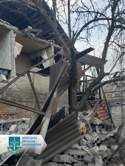 Росіяни завдали удару осколковими снарядами по центру міста Курахове Росіяни завдали удару осколковими снарядами по центру міста Курахове