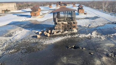 Обстріл Чернігівщини: FPV-дронів у Семенівці — знищена будівля, пошкоджені будинки Обстріл Чернігівщини: FPV-дронів у Семенівці — знищена будівля, пошкоджені будинки