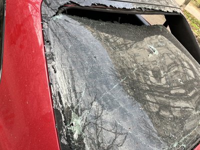 "Все у дірках — шафи, стеля, стіни". Жителі Корабельного району Херсона про наслідки російських ударів "Все у дірках — шафи, стеля, стіни". Жителі Корабельного району Херсона про наслідки російських ударів