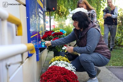 На Сумщині відкрили меморіал пам'яті загиблих працівників Центру екстреної медичної допомоги та медицини катастроф На Сумщині відкрили меморіал пам'яті загиблих працівників Центру екстреної медичної допомоги та медицини катастроф