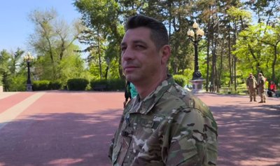 У Дніпрі на пам’ятники Тарасові Шевченку та Олександрові Полю одягли патріотичні вбрання У Дніпрі на пам’ятники Тарасові Шевченку та Олександрові Полю одягли патріотичні вбрання