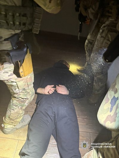 "Здійснив постріл у дружину": у Кам’янському затримали ексчоловіка 28-річної Анастасії Чиженок "Здійснив постріл у дружину": у Кам’янському затримали ексчоловіка 28-річної Анастасії Чиженок