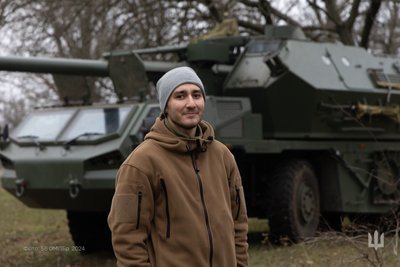 САУ DANA-M2 військовослужбовець 56-ї ОМПБр Микола САУ DANA-M2 військовослужбовець 56-ї ОМПБр Микола