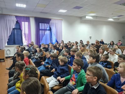 На Житомирщині актор Олексій Суровцев провів "Урок доброти" для учнів гімназії На Житомирщині актор Олексій Суровцев провів "Урок доброти" для учнів гімназії