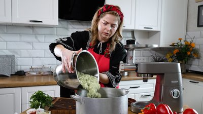 "Кулінарний спадок": як приготувати українську аджику з кабачків "Кулінарний спадок": як приготувати українську аджику з кабачків