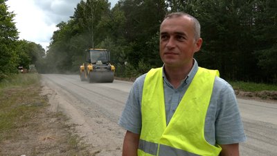 "Три роки громада писала звернення": у селі на Чернігівщині ремонтують дорогу, яку зруйнувала техніка росіян у 2022 році "Три роки громада писала звернення": у селі на Чернігівщині ремонтують дорогу, яку зруйнувала техніка росіян у 2022 році
