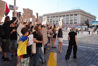 Акція протесту проти закону №12414, ухваленого 22 липня, окремі статті якого обмежують повноваження НАБУ та САП, Харків, 23 липня 2025 року Акція протесту проти закону №12414, ухваленого 22 липня, окремі статті якого обмежують повноваження НАБУ та САП, Харків, 23 липня 2025 року