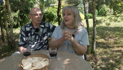 у саду, відпочинок у саду, відпочинок