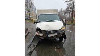 ДТП у Чернігові: на пішохідних переходах збили двох людей, їх госпіталізували ДТП у Чернігові: на пішохідних переходах збили двох людей, їх госпіталізували