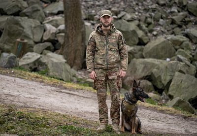 "Вона до кінця думає, що шукає м'ячик": як працює німецька вівчарка Оля разом з кінологом НГУ Романом "Вона до кінця думає, що шукає м'ячик": як працює німецька вівчарка Оля разом з кінологом НГУ Романом