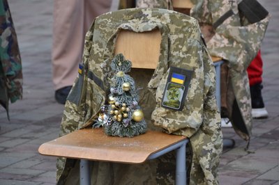 "Щедрик для тих, кого чекаємо". У Чернівцях провели акцію на підтримку військовополонених "Щедрик для тих, кого чекаємо". У Чернівцях провели акцію на підтримку військовополонених