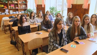Виставу показали для учнів 10 класу Виставу показали для учнів 10 класу