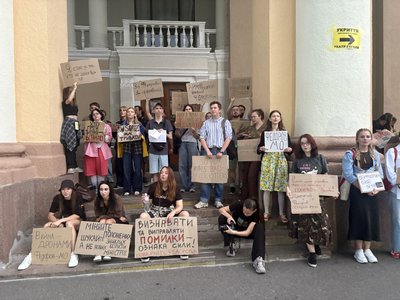 У Києві та регіонах девʼятий день тривають протести проти відставки Федорова з посади міністра оборони У Києві та регіонах девʼятий день тривають протести проти відставки Федорова з посади міністра оборони