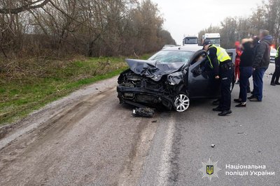 На трасі М-21 на Вінниччині Renault врізався у ВАЗ: троє травмованих На трасі М-21 на Вінниччині Renault врізався у ВАЗ: троє травмованих