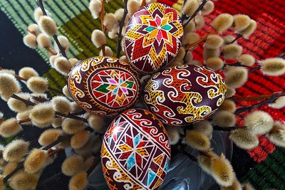 "Писанка, яка пише себе сама": чим особлива буковинська писанка та як відрізнити оригінальну від сувенірної "Писанка, яка пише себе сама": чим особлива буковинська писанка та як відрізнити оригінальну від сувенірної