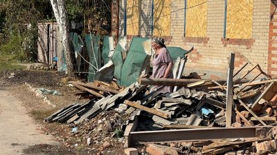 «Нікуди не збираємося»: як живе Билбасівка за 25 кілометрів від фронту «Нікуди не збираємося»: як живе Билбасівка за 25 кілометрів від фронту