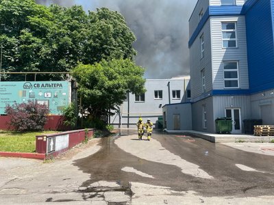 Загорівся дах будівлі у Рівному: що про це відомо